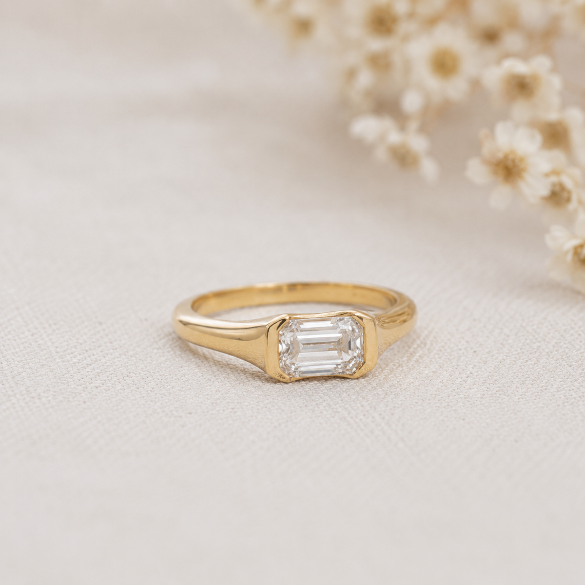 14k gold ring with emerald diamond