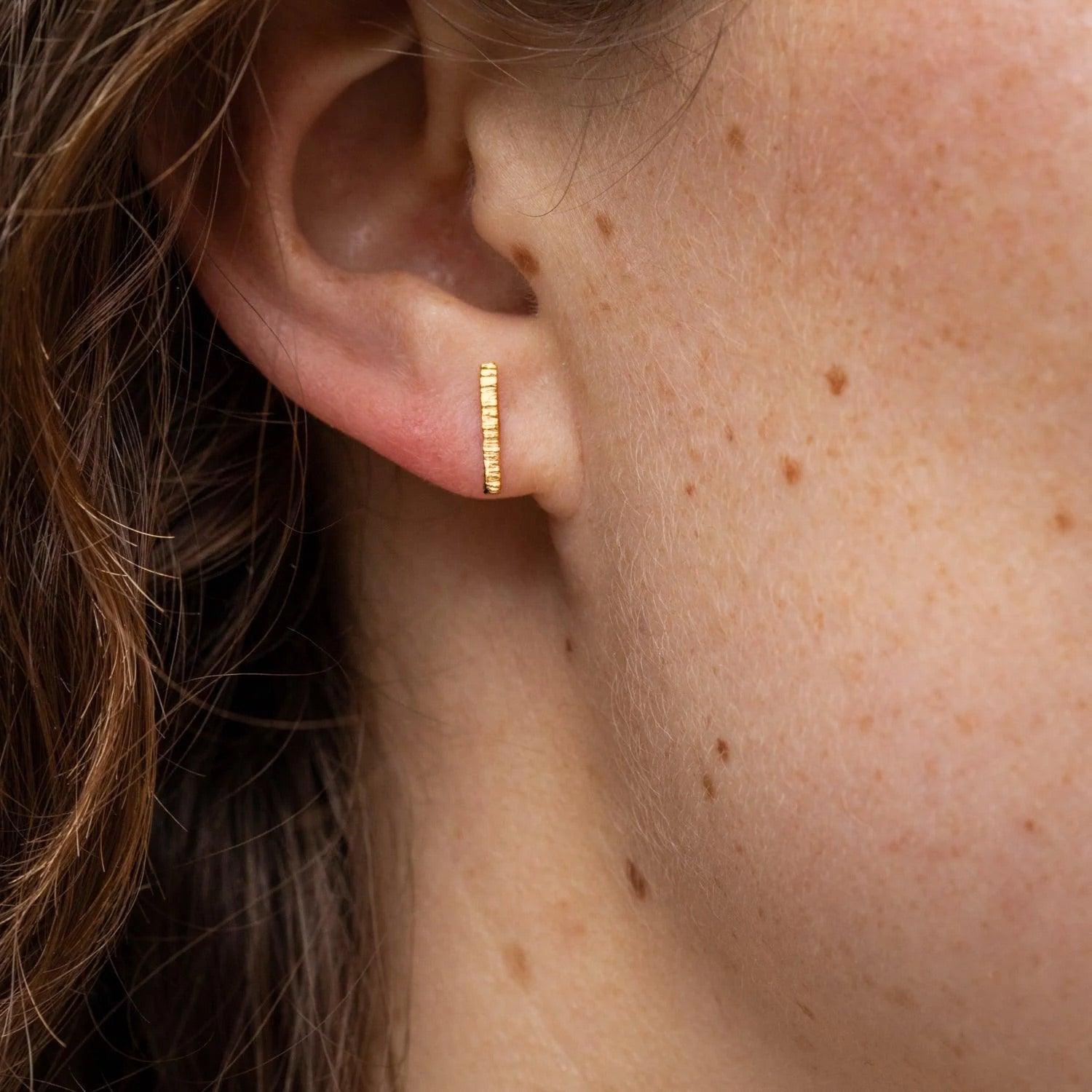 Bar 14k gold studs - Kat Cadegan