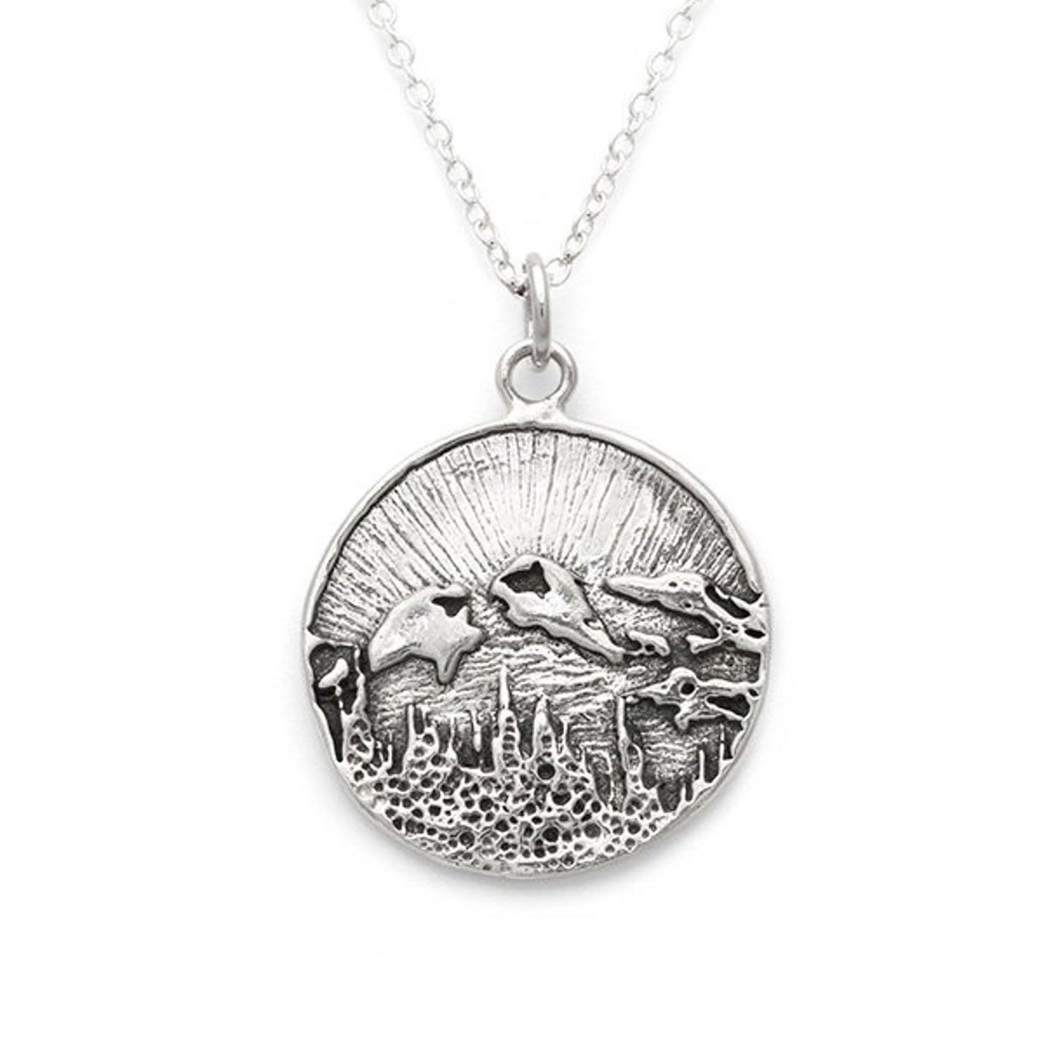 Begbie Pendant - Kat Cadegan