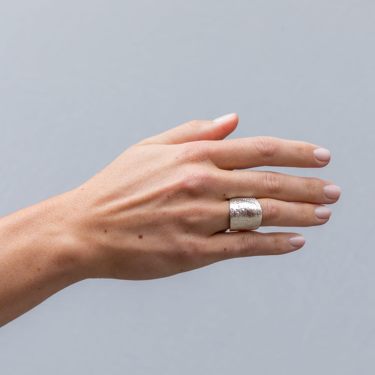 Neptune Ring - Kat Cadegan