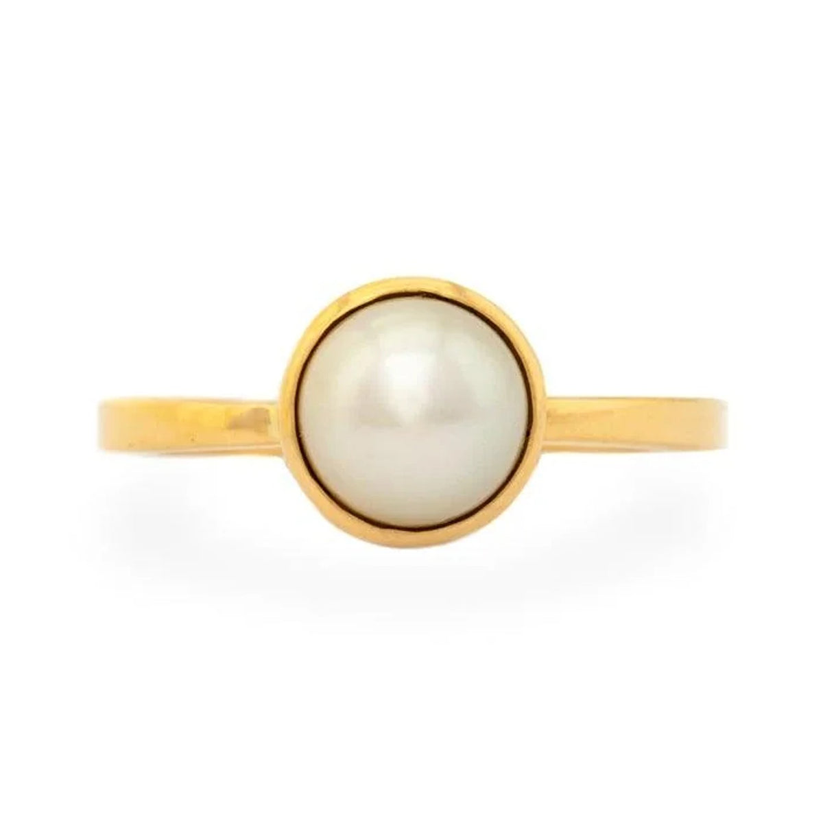 Beth pearl ring in yellow gold with a bezel-set round white pearl, front view