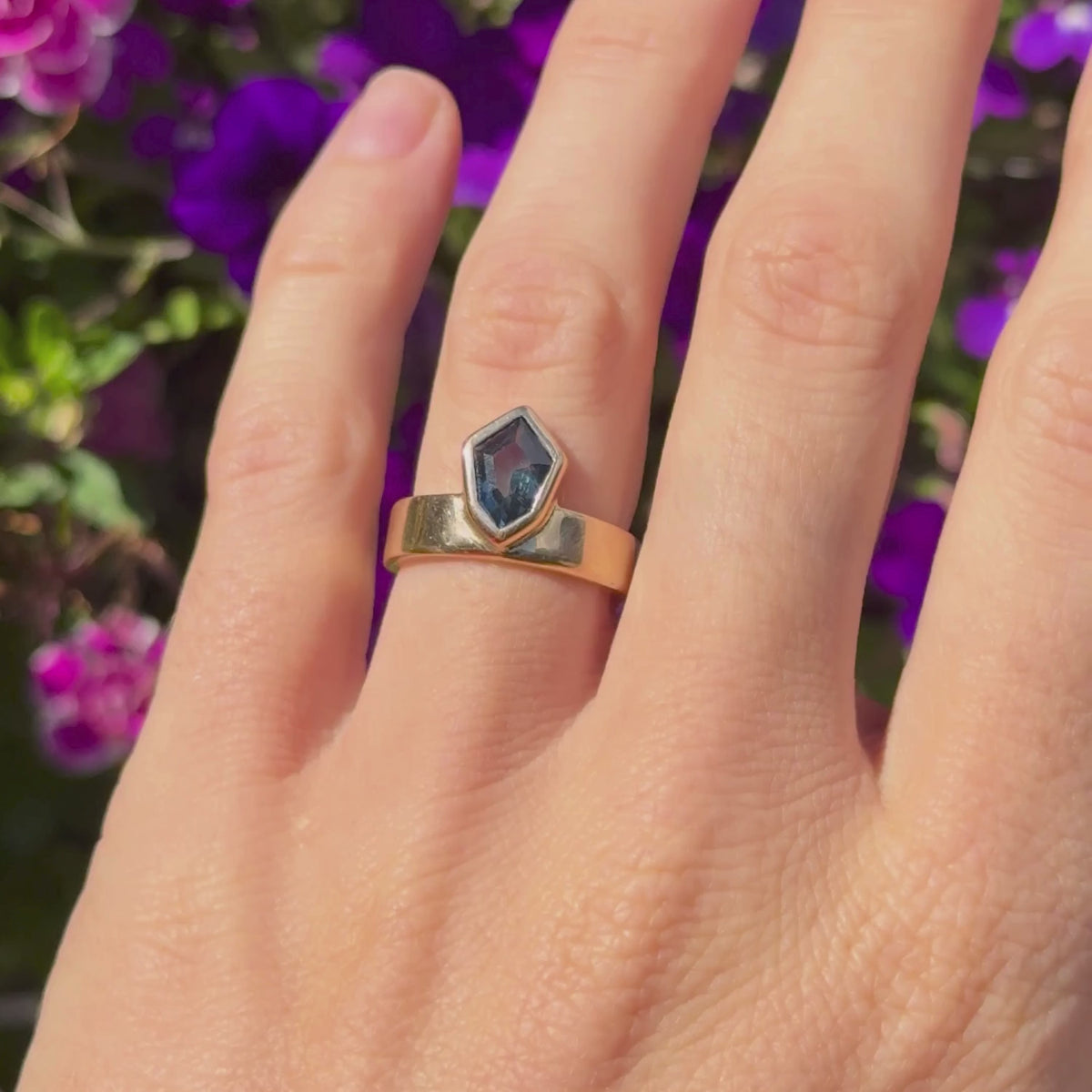 Video of the Sofia sapphire ring