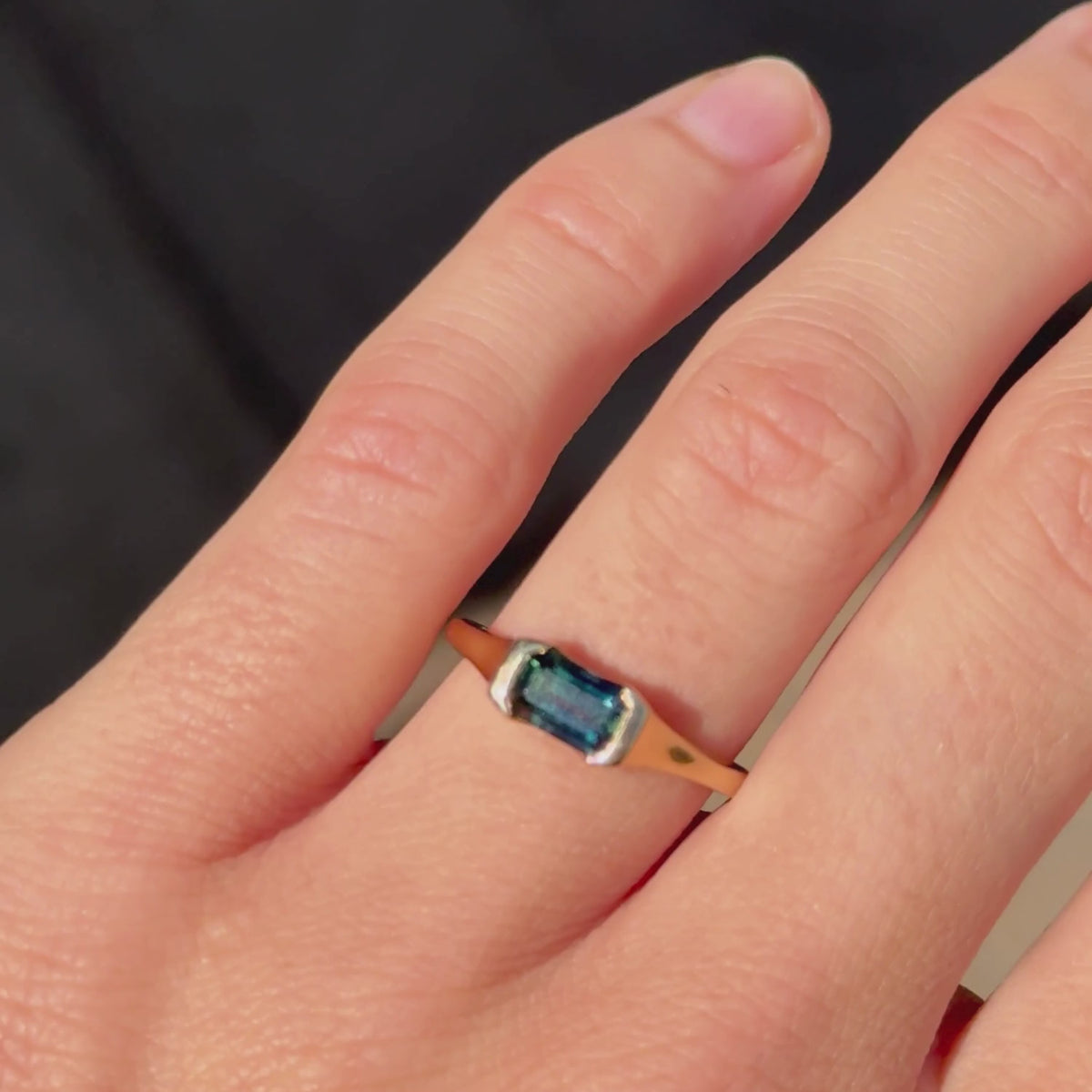 Video of the Emilia sapphire ring